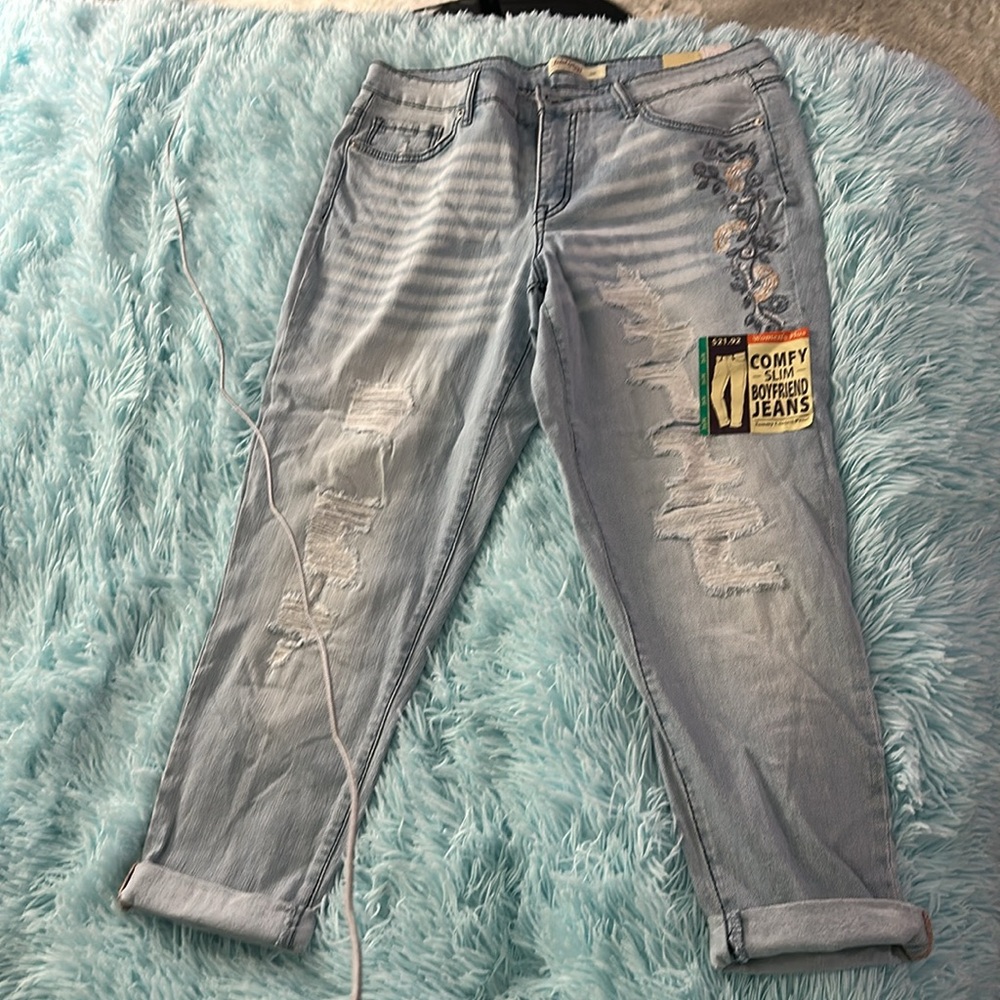 NWT distressed capri, tummy control jeans light denim Comfy Slim Boyfriend Jeans